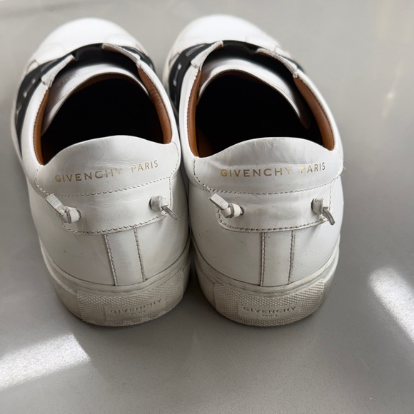 Givenchy White and Black Logo Sneakers - Picture 3 of 4